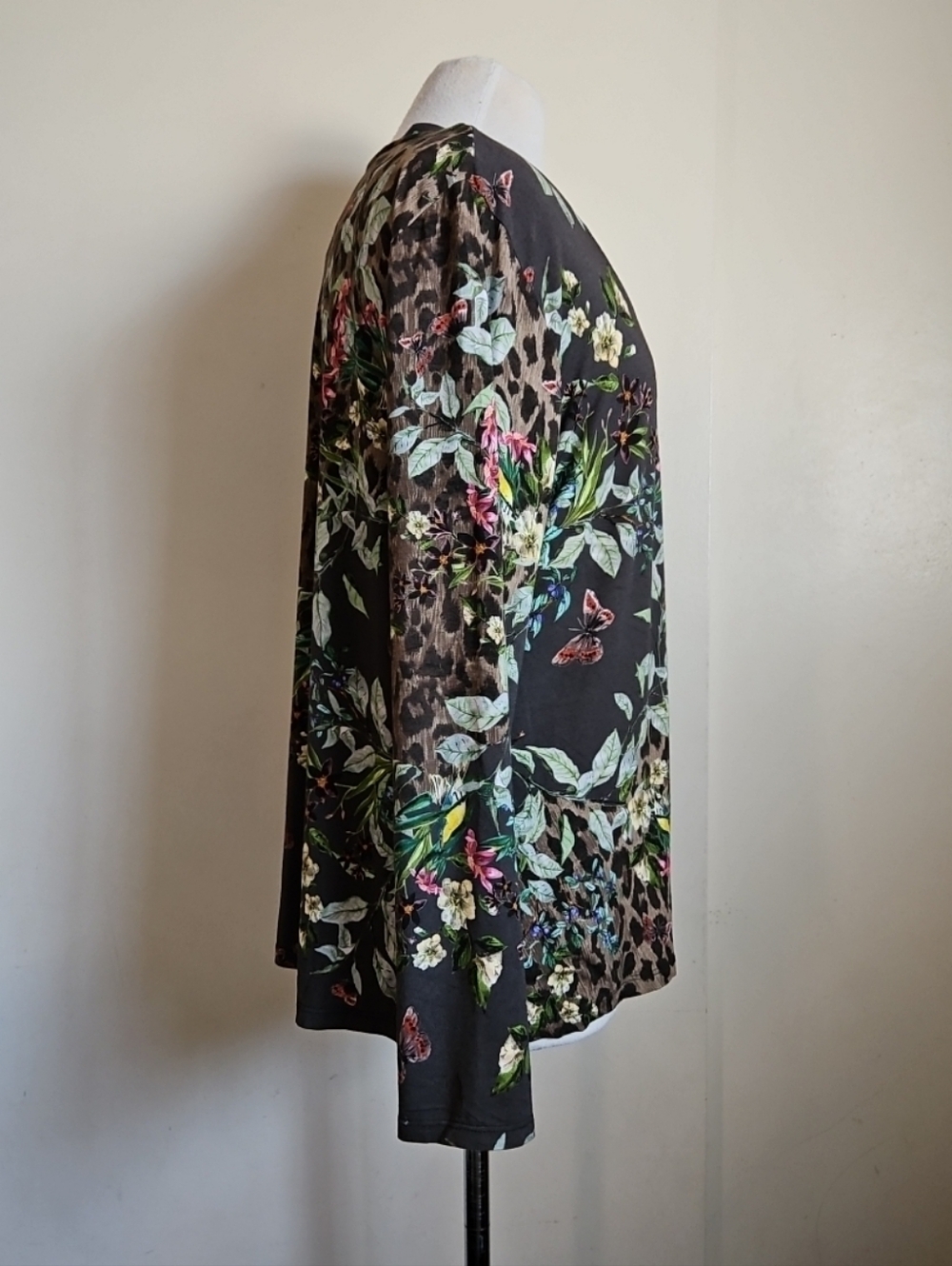 Johnny Was Ash Bird Floral & Leopard Print V-Neck Long Sleeve Top Tee Sz Medium - Picture 10 of 14